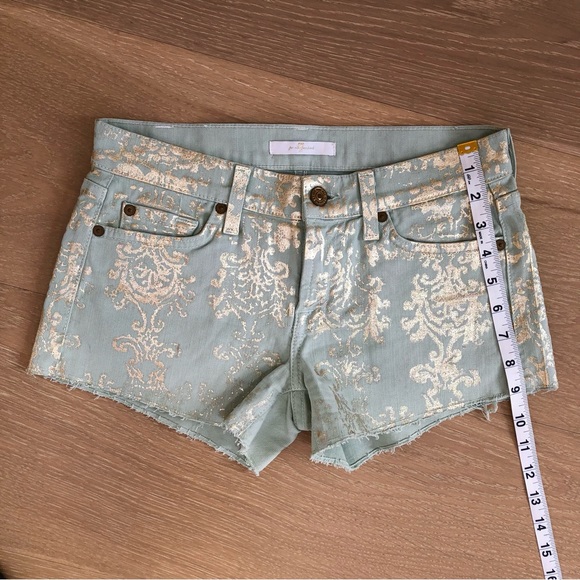⭐️7 for All Mankind⭐️Pastel Green Gold Metallic Print Denim Jeans Shorts Sz 24 - Picture 10 of 16